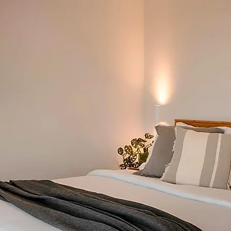 Hotel Lotus - Unalome