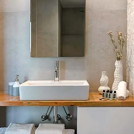 Lotus - Unalome Hotel